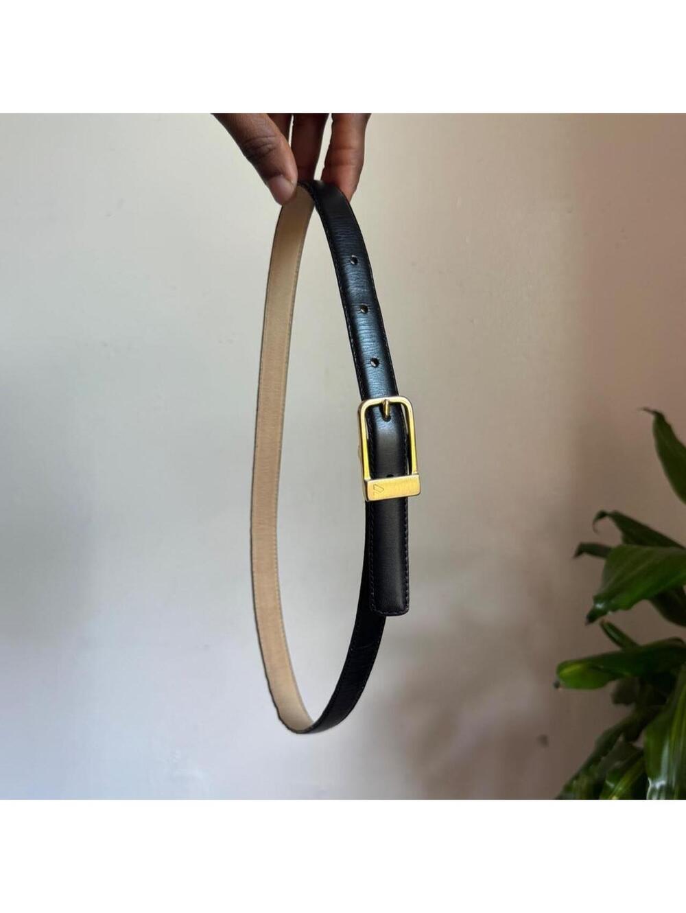 90s Liz Claiborne minimalist Black Leather mini Belt Gold Buckle M Fits SX